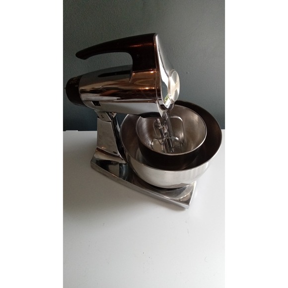 Vintage Stand Mixer Chrome Electric Kitchen Mixer with Bowls Retro Style - Picture 2 of 6